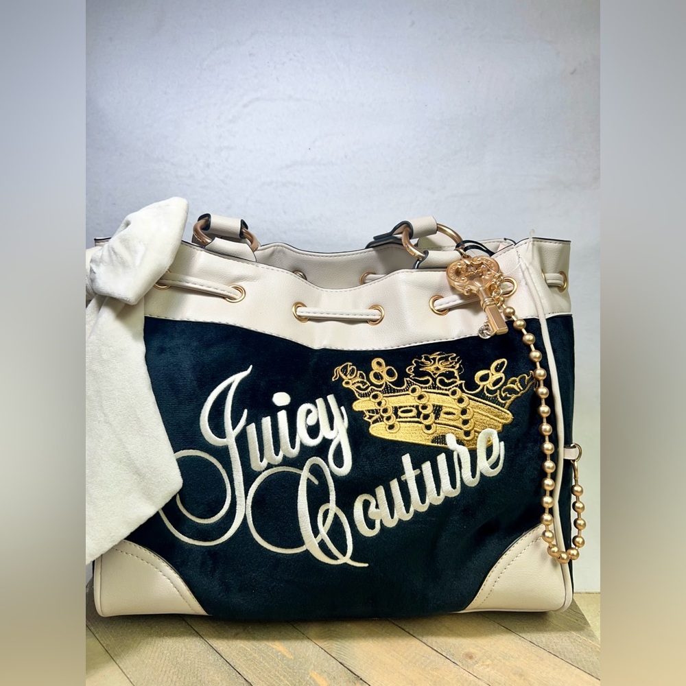 Juicy Couture Key to Juicy Daydreamer with matching wallet!! - Picture 2 of 16